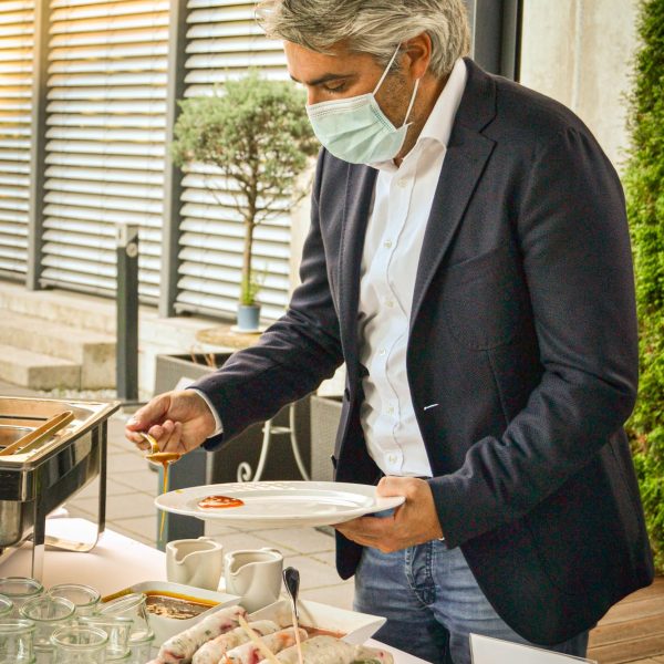 05B37C9C-3527-4F52-8A15-3D9F220EE762