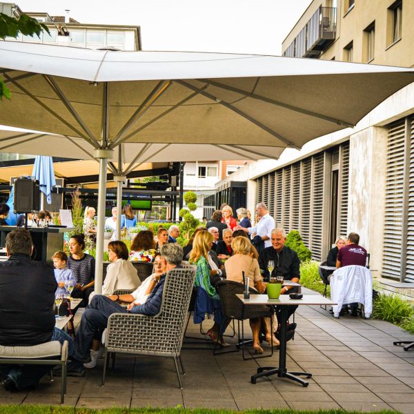 8702DFF5-2C0F-4C2B-949A-3FFB42FEE472