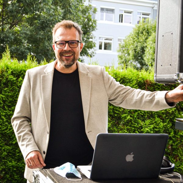 983914B1-7855-4A5F-98B1-0A5EA1AB8CCD