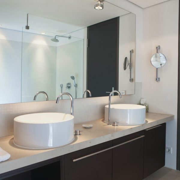 hotel_der_blaue_reiter_karlsruhe_kubus_superiorzimmer_bad.1024x0