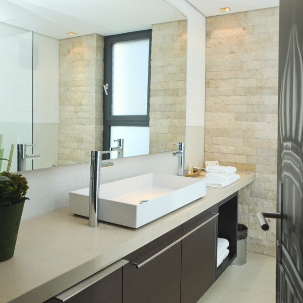 hotel_der_blaue_reiter_karlsruhe_kubus_superiorzimmer_bad4.1024x0